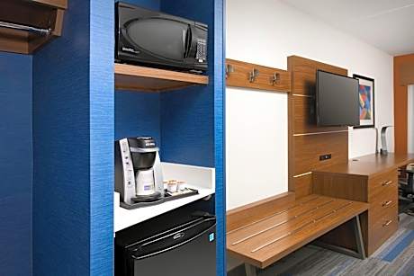 King Room with Roll-In Shower - Disability Access