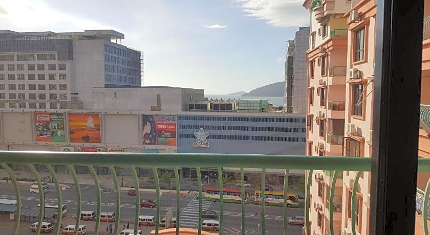 Homestay Marina Court Resort