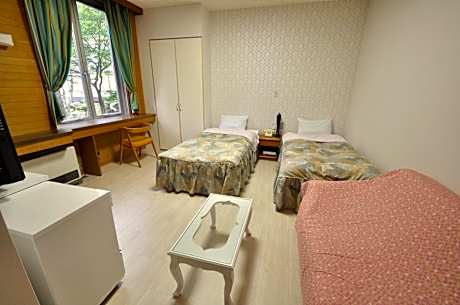 Twin Room with Extra Bed and Shared Bathroom