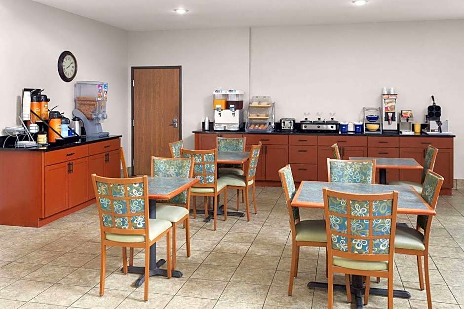 Days Inn & Suites by Wyndham Morris/I-80