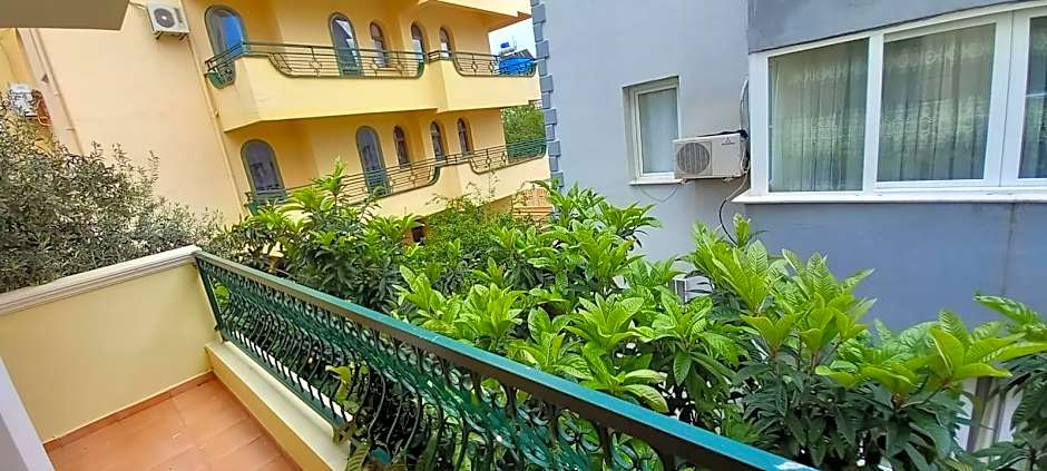 Maxwell Holiday Club