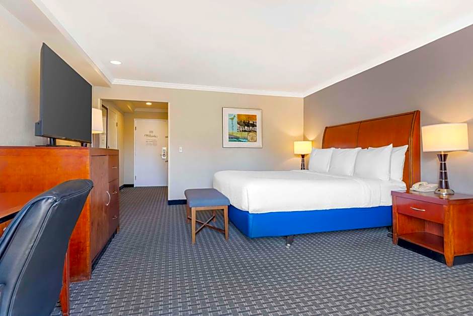 Best Western Plus Marina Shores Hotel