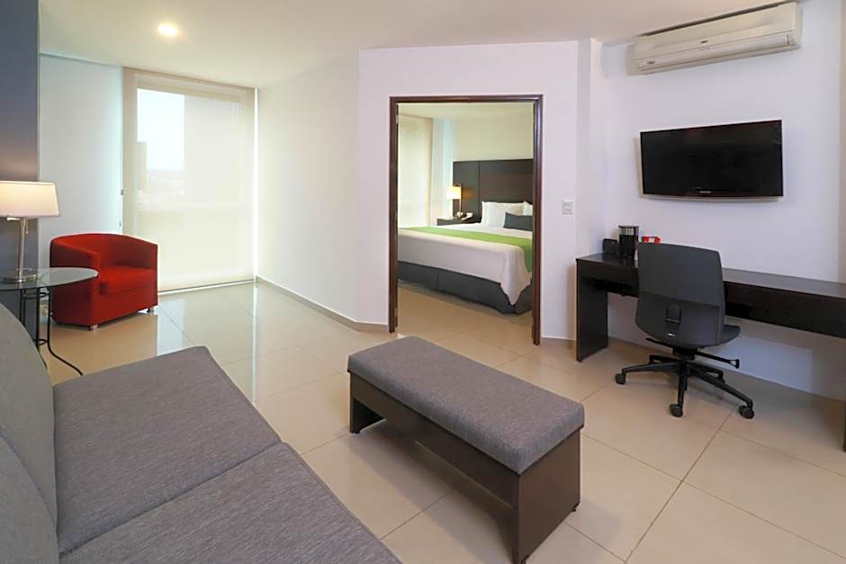 Wyndham Garden Guadalajara Acueducto