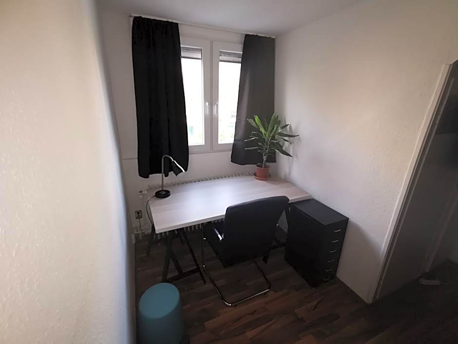 Eva's Hostel - Self Check-In & Only Private Rooms