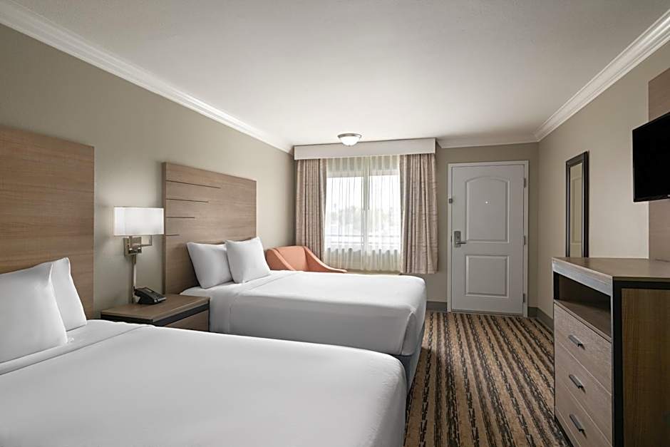 Solara Inn and Suites