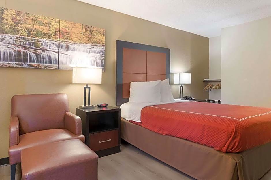 Clarion Pointe Independence - Kansas City