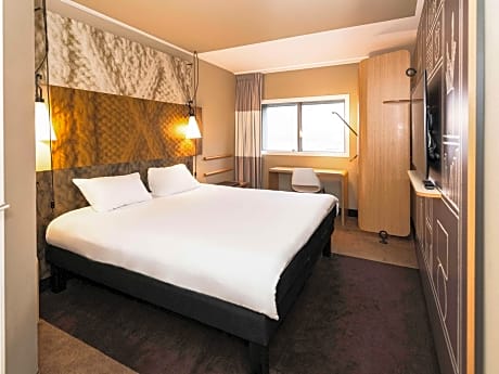 Cosy room with 1 Double Size Bed