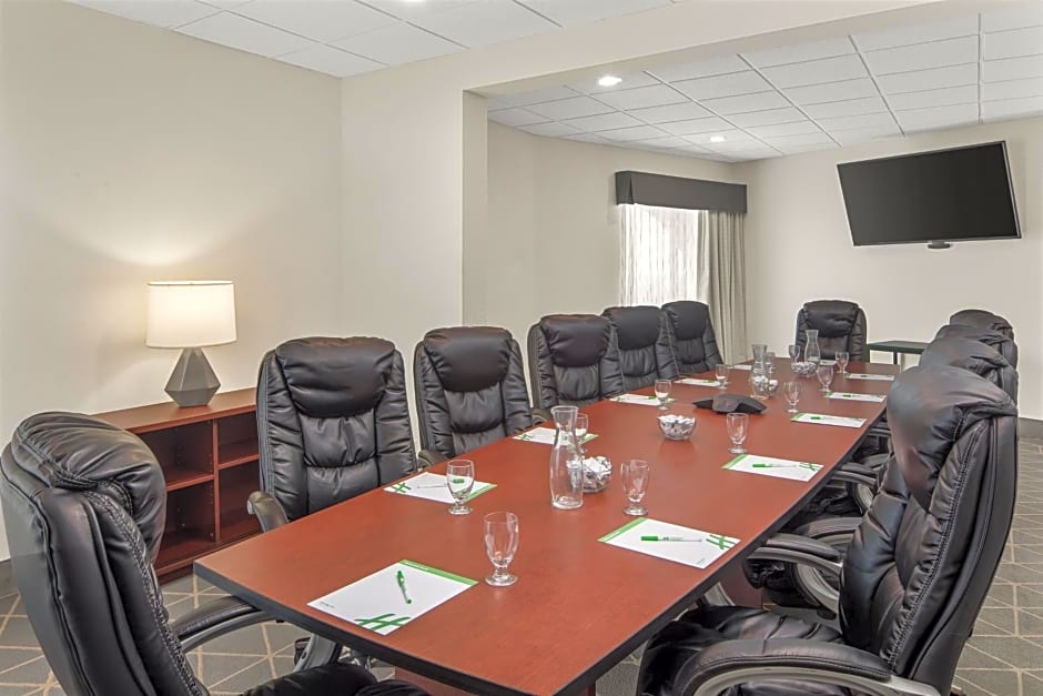 Holiday Inn Charleston-Riverview, an IHG Hotel