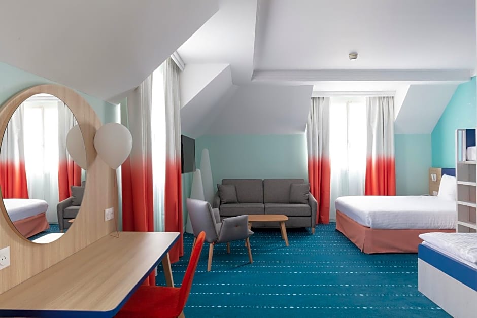 Grand Magic Hotel