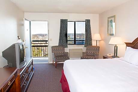 King Room with Lake View - Non-Smoking