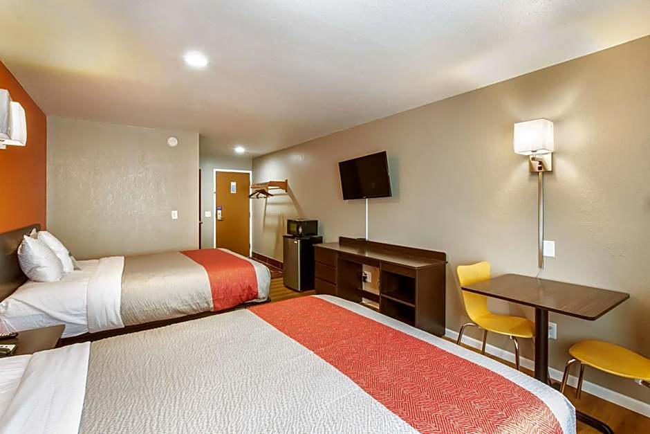 Motel 6-Rossford, OH