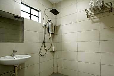 M S Hotel, Tengku Kelana KTM Klang