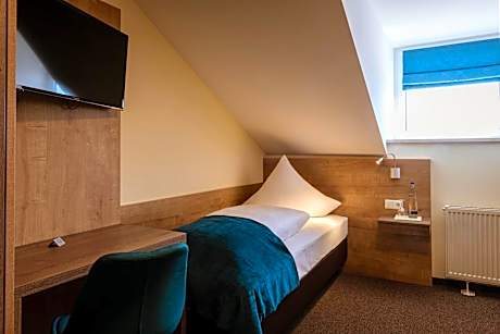 Twin Room with Private Bathroom