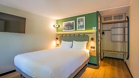 Standard Plus Queen Room