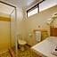 Raintree Motel