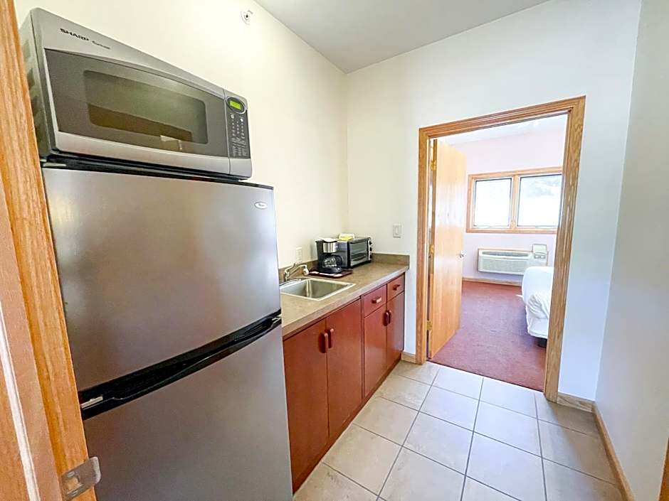 Lake Bluff Inn and Suites