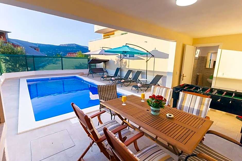 Apartment Renata + PRIVATE swimming pool in SPLIT