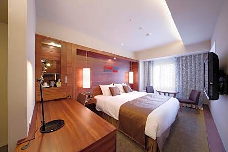 Triple Room - Smoking - Premium Floor