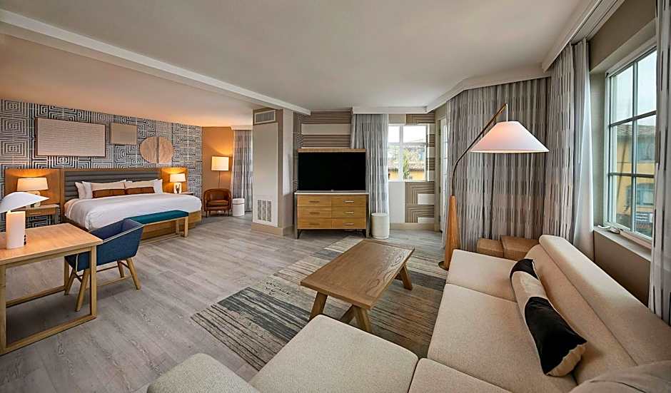 Inn at the Pier Pismo Beach, Curio Collection by Hilton