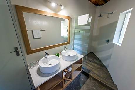 Family Rondavel (4 Adults)