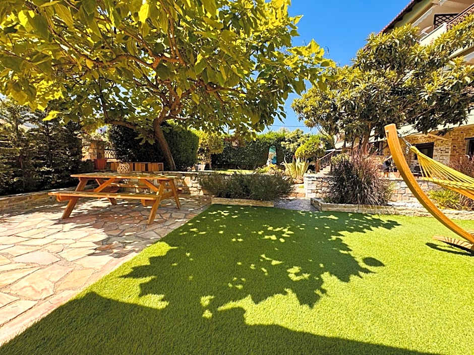 Anassa Deluxe Apartments & Studios