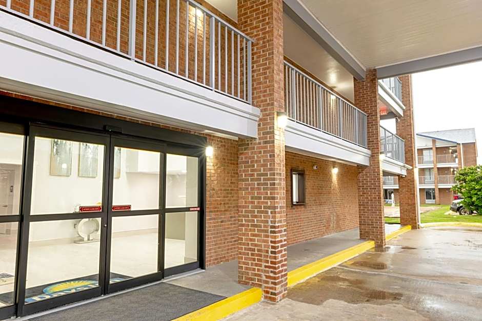 Days Inn & Suites by Wyndham Bossier City - Casino Area