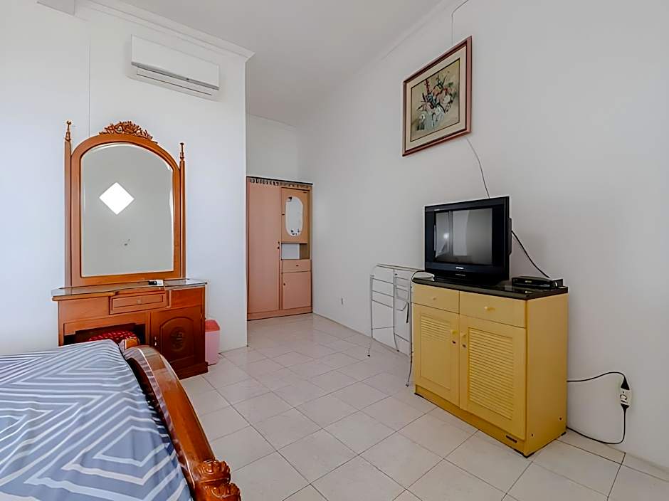 Adinda Beach Hotel and Villa