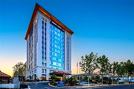 Hilton Garden Inn Xinyang East Railway Station