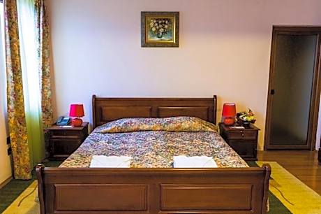 Junior Suite with Balcony (2 Adults + 2 Children)