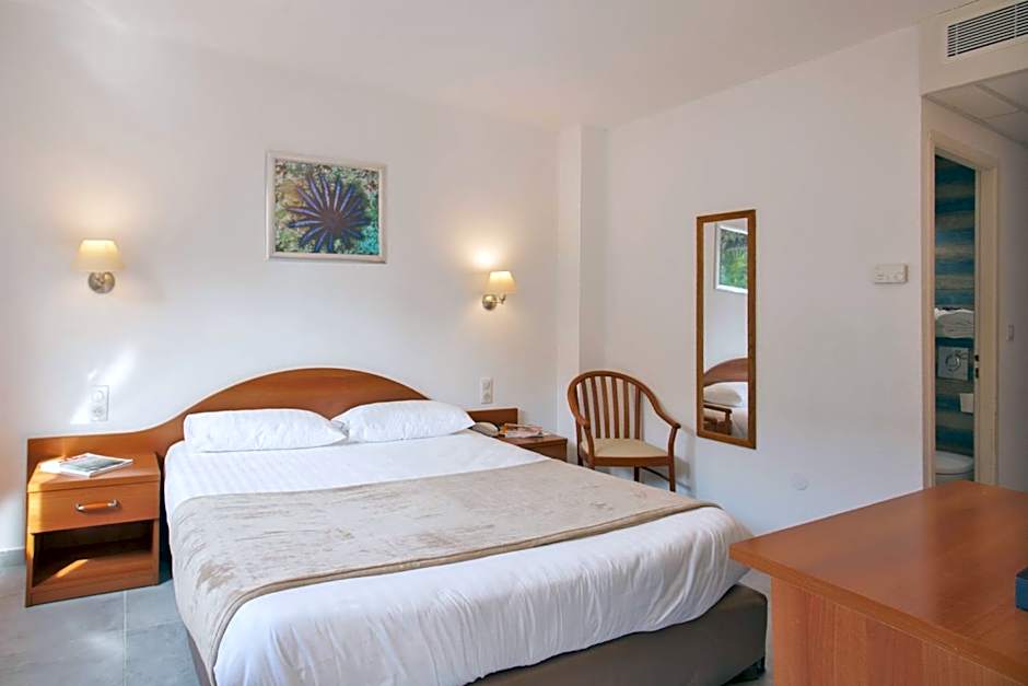 Photo 1 of 5 of Single Room
