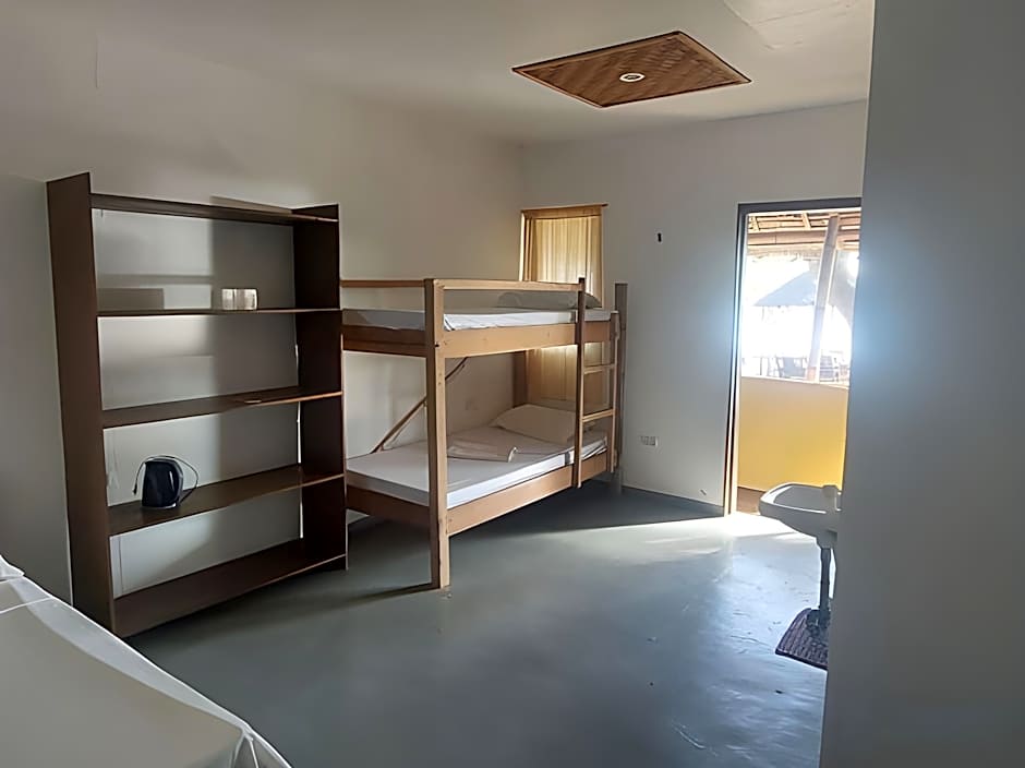 Toris Backpackers Paradise