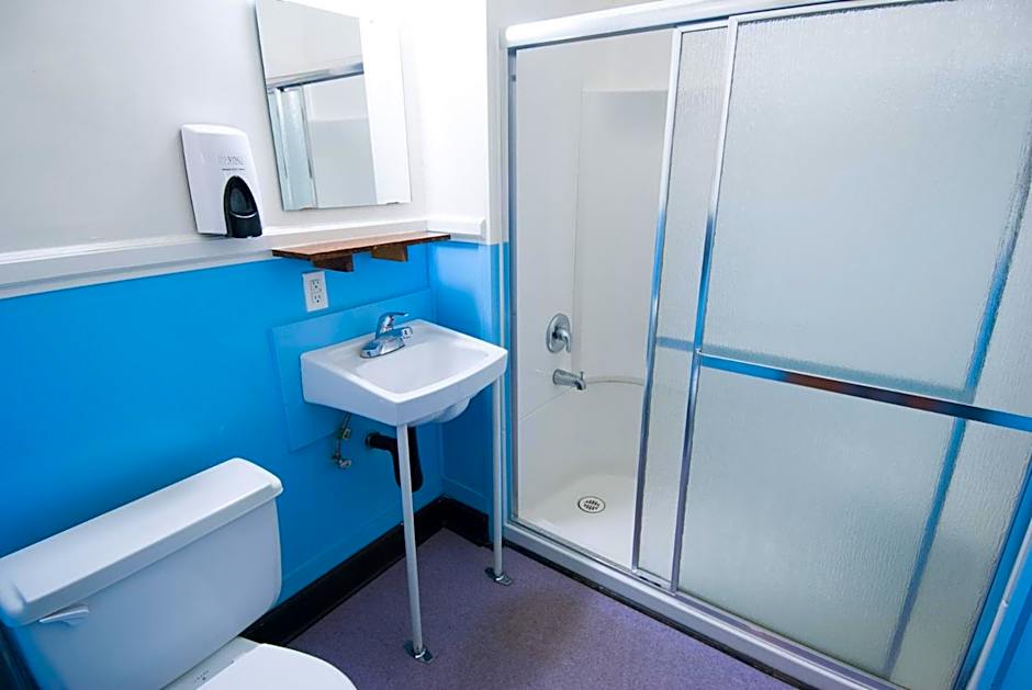 Ocean Island Inn | Backpackers | Suites