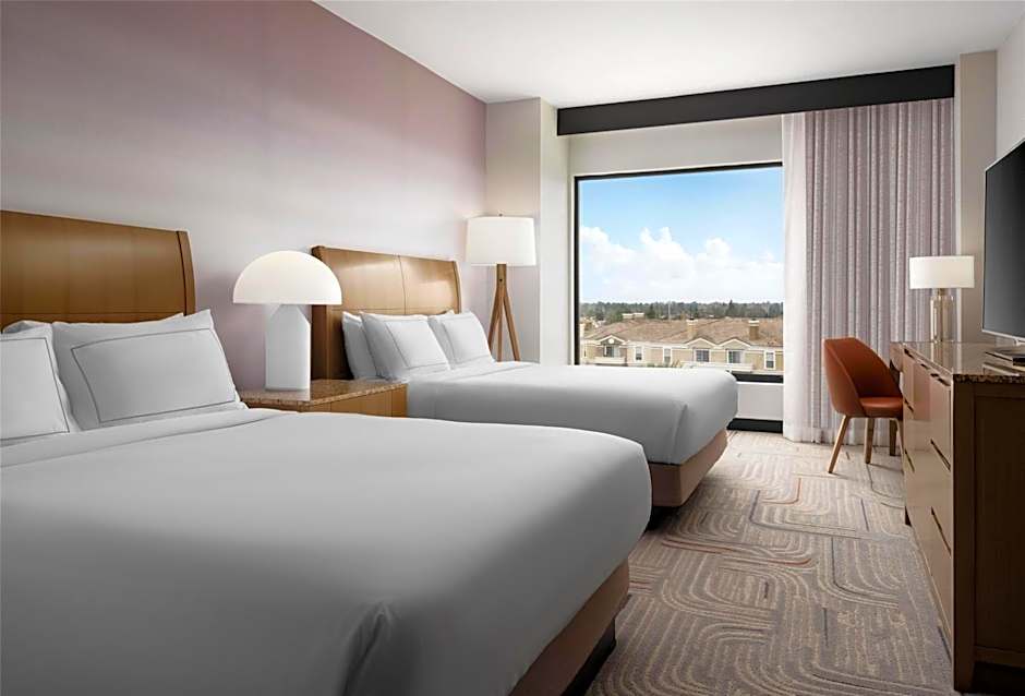 Hotel Zessa Orange County Airport, a DoubleTree by Hilton