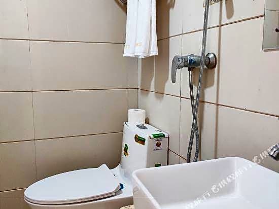 Guang Zhou Guang Wan Bin Guan Chen Jia Ci Di Tie Zhan Dian