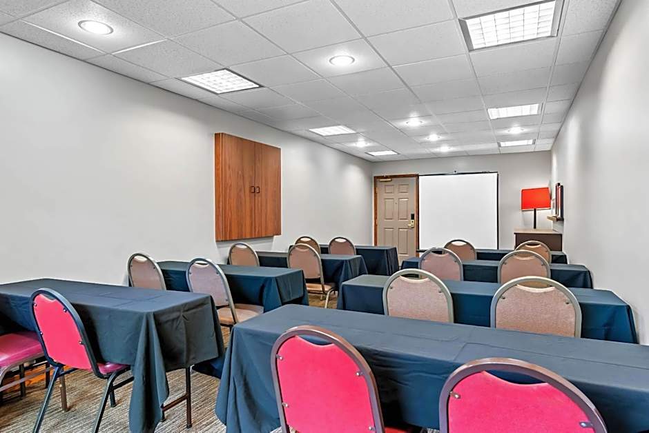 Country Inn & Suites by Radisson, Chambersburg, PA