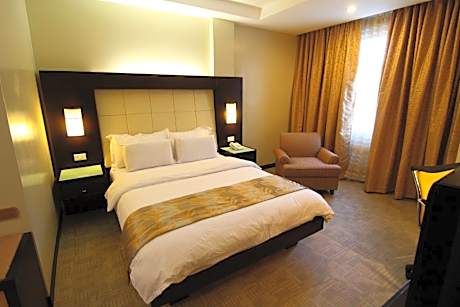 Deluxe Queen Room