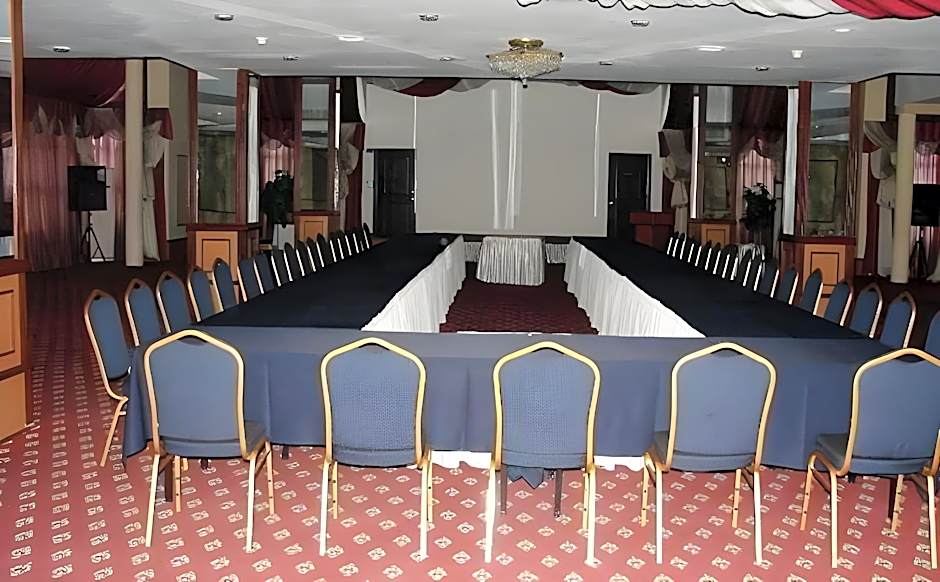 Le Grande Plaza Hotel