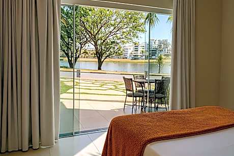 Suíte com Vista para o Lago em Capitólio em Escarpas do Lago