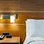 Holiday Inn Express & Suites - Lincoln Downtown By IHG