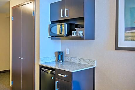 Standard King Room with Accessible Tub - Mobility Access