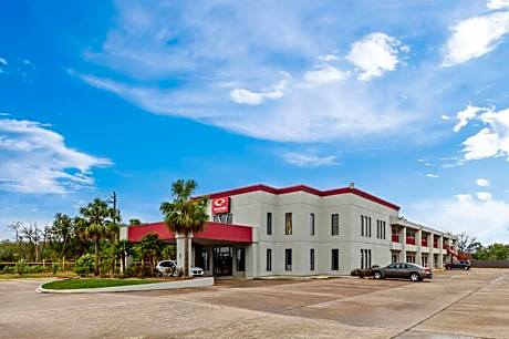 Econo Lodge Inn & Suites