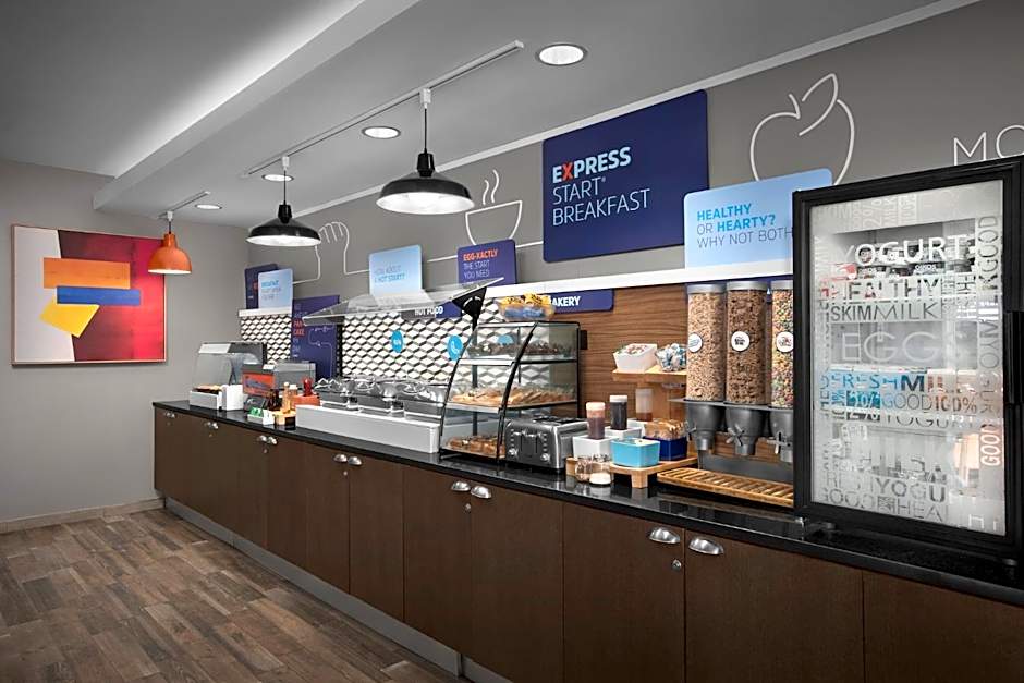 Holiday Inn Express Fargo - West Acres By IHG