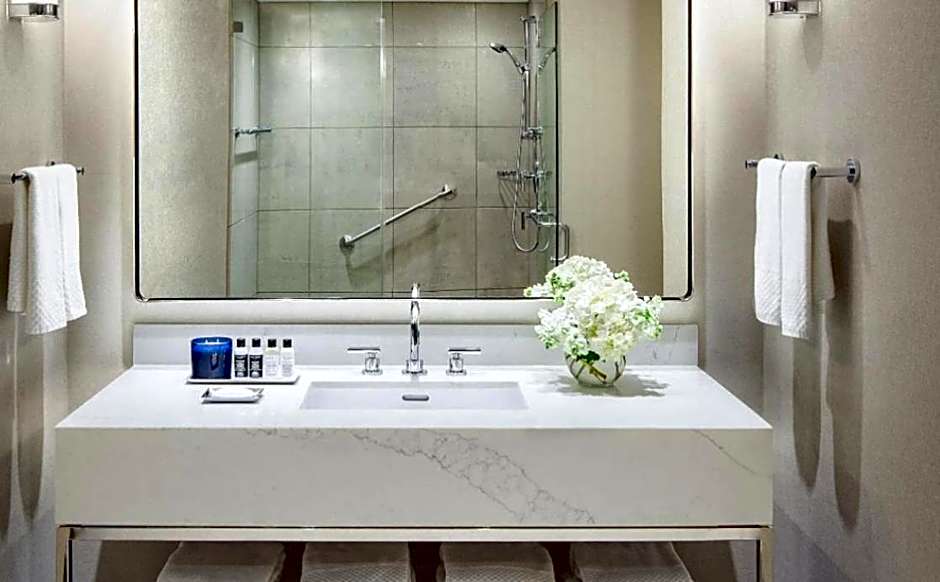 The Marquette Hotel, Curio Collection by Hilton