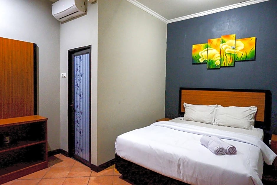 RedDoorz Plus near Amplaz Yogyakarta