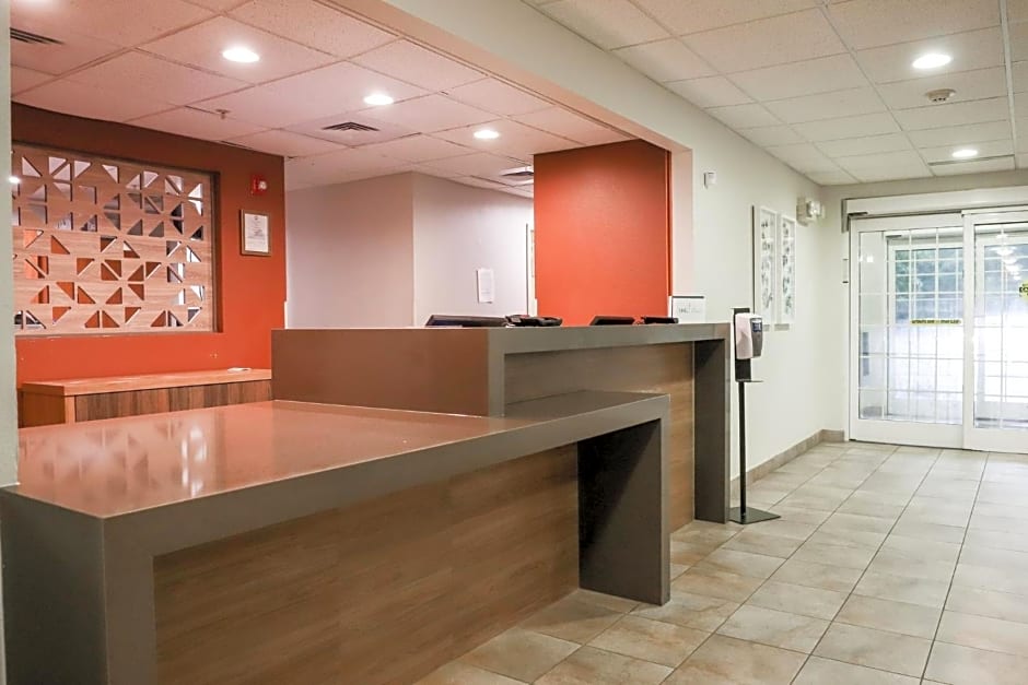 Candlewood Suites Richmond Airport Hotel