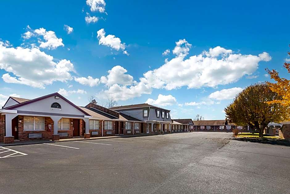 HomeTowne Studios by Red Roof Georgetown, KY