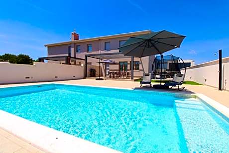 Elegant villa with private pool in Bale