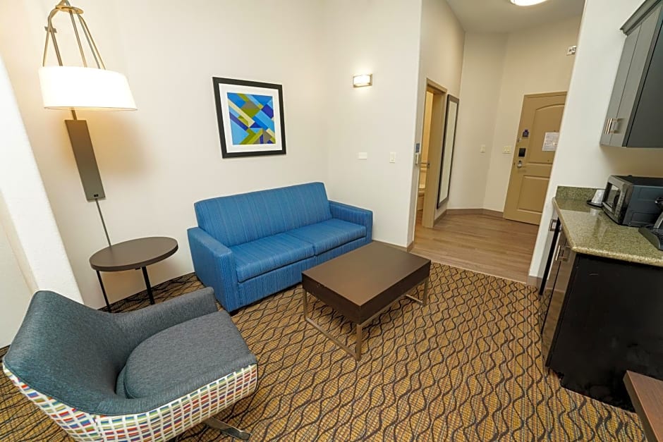 Holiday Inn Express and Suites Springfield Medical District By IHG