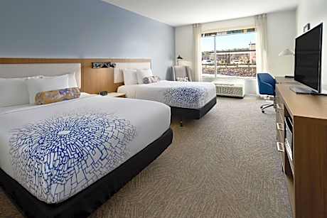 Queen Room with Two Queen Beds and Tub with Grab Bars - Mobility and Hearing Impaired Access/Non-Smoking