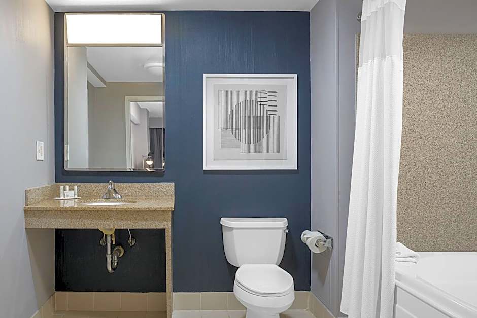 Courtyard by Marriott Long Island MacArthur Airport